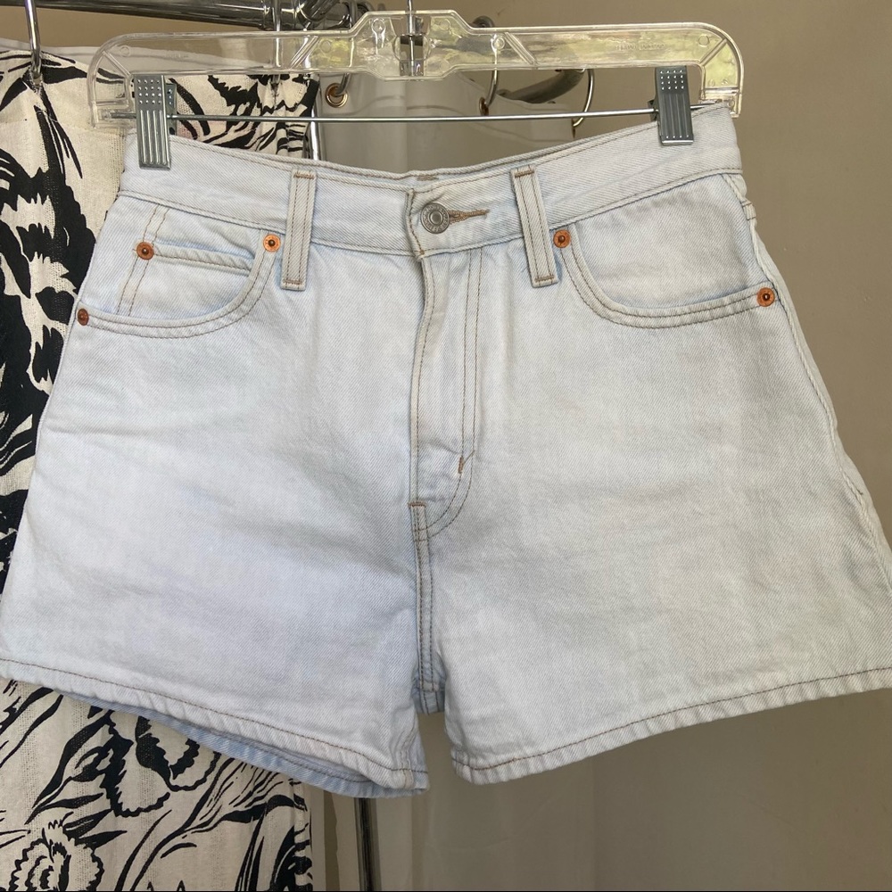Levi’s Wide-Leg Denim Shorts